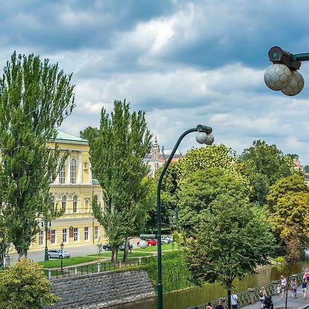 Riverside Apartment With A Balcony Praga Exterior foto