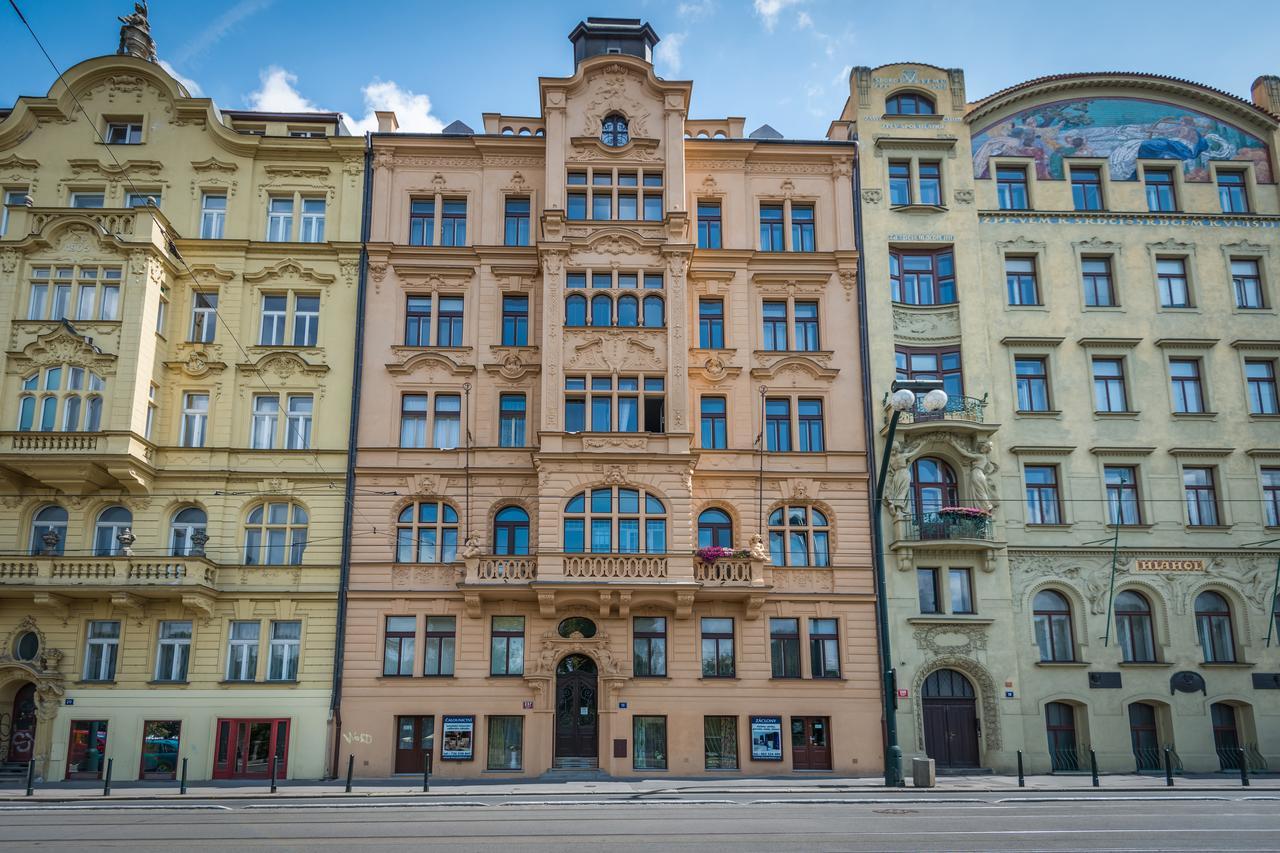 Riverside Apartment With A Balcony Praga Exterior foto