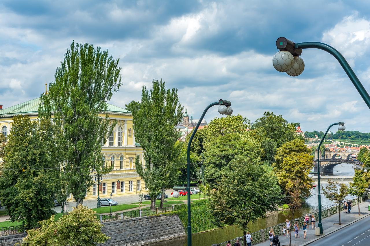 Riverside Apartment With A Balcony Praga Exterior foto