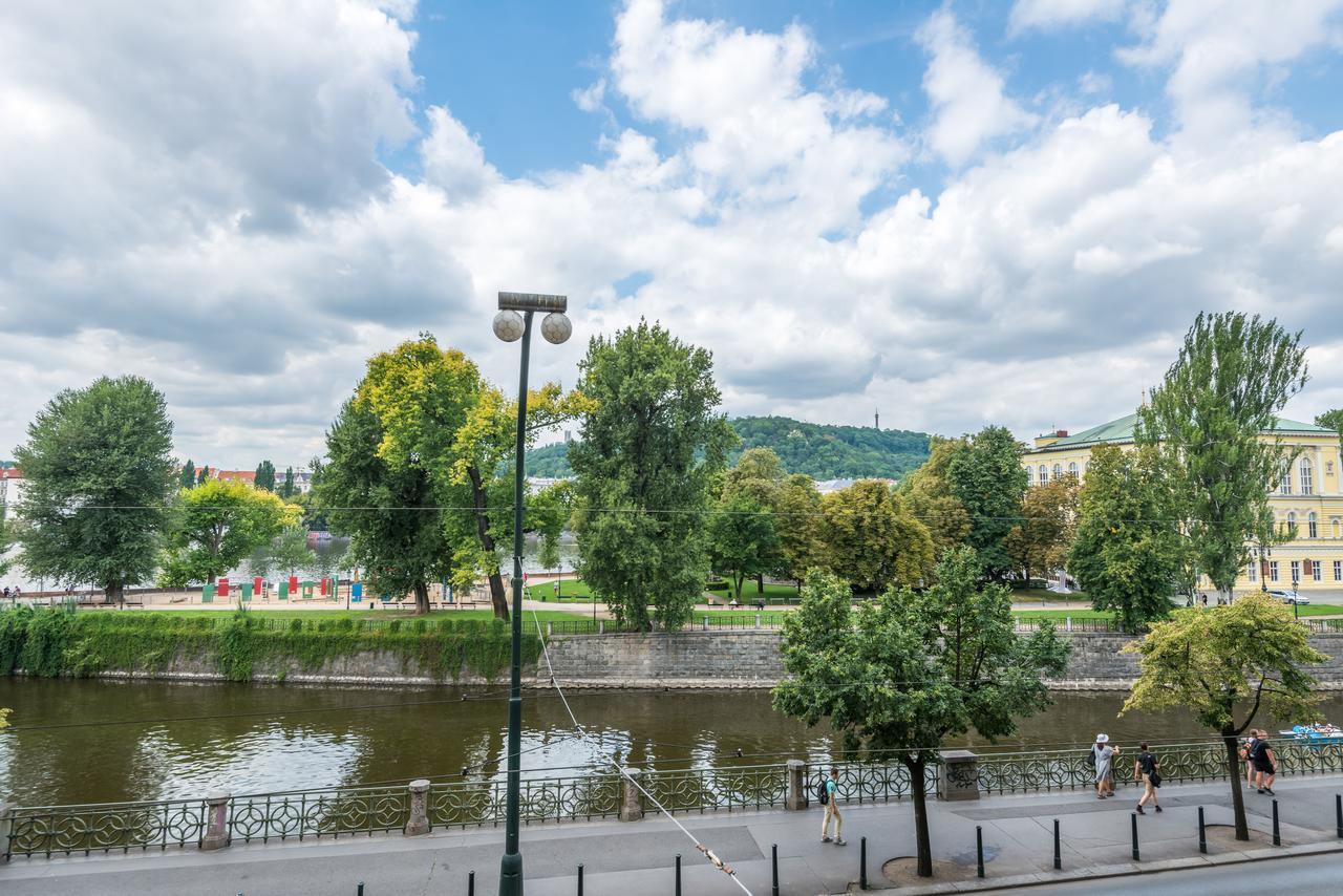 Riverside Apartment With A Balcony Praga Exterior foto