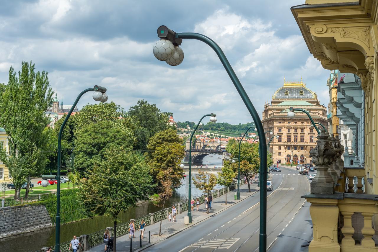 Riverside Apartment With A Balcony Praga Exterior foto