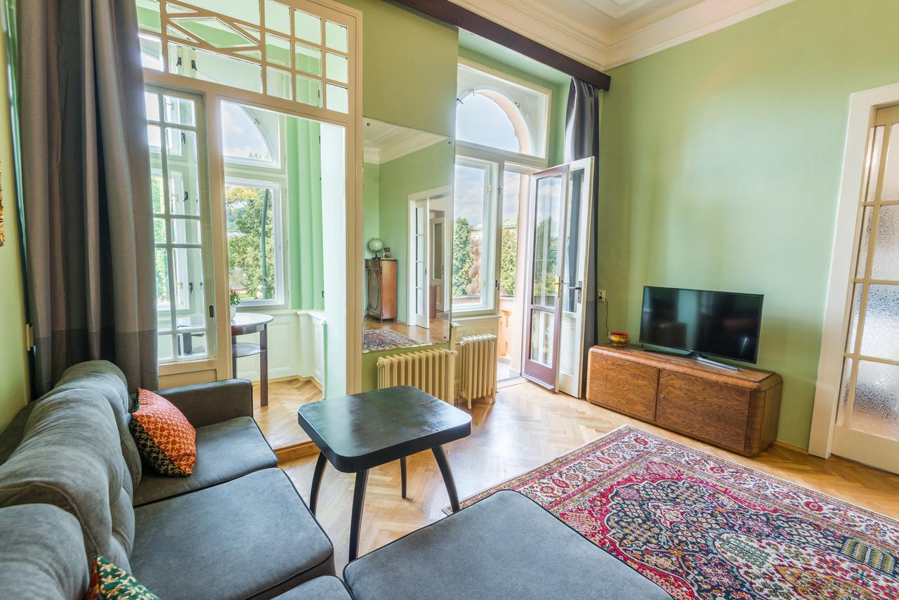 Riverside Apartment With A Balcony Praga Exterior foto